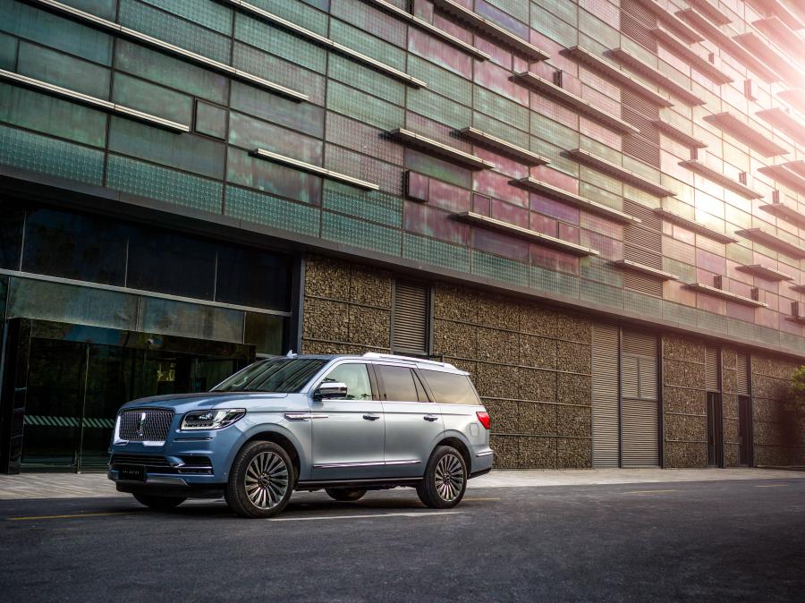  Lincoln Navigator Presidential 2017 года  (CN) (фото 19 из 40)